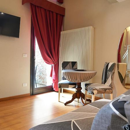 Honey Rooms Ferrara Bagian luar foto