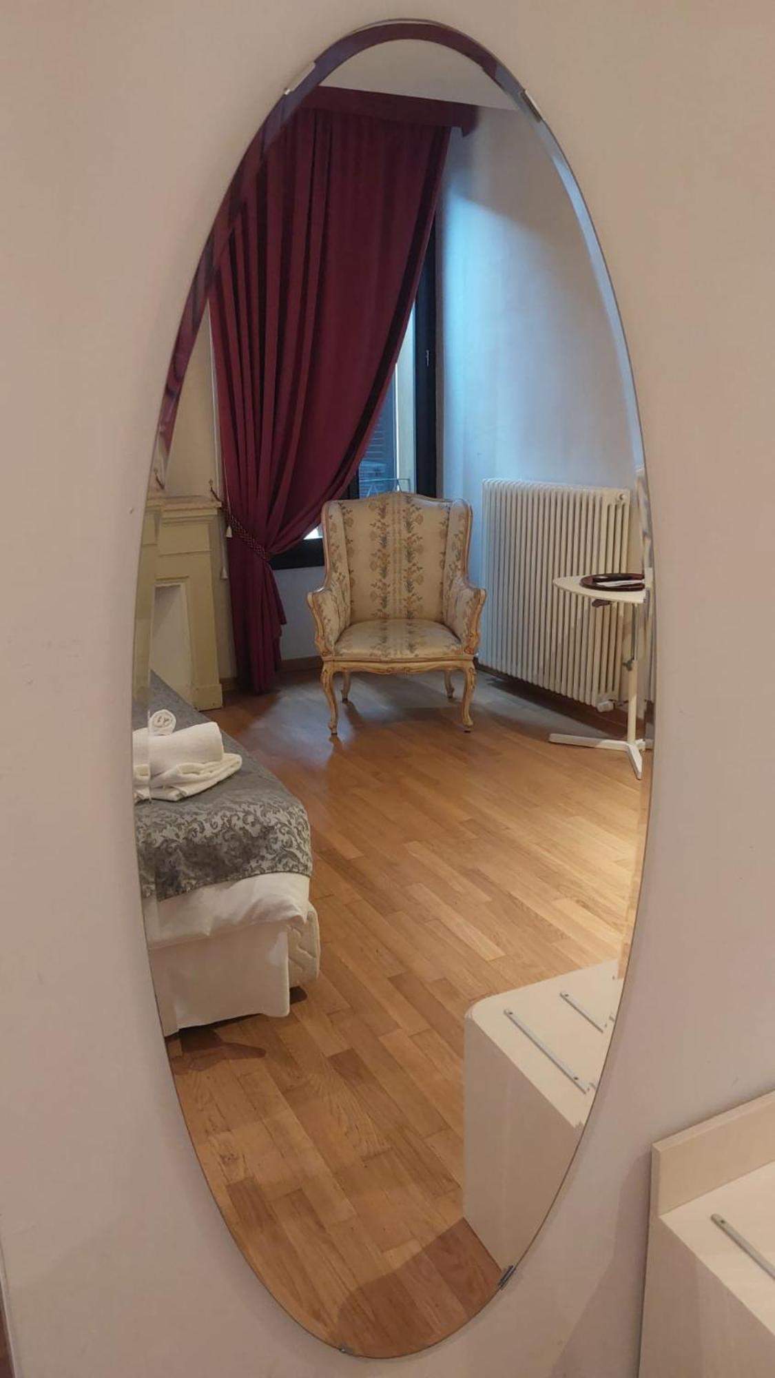 Honey Rooms Ferrara Bagian luar foto