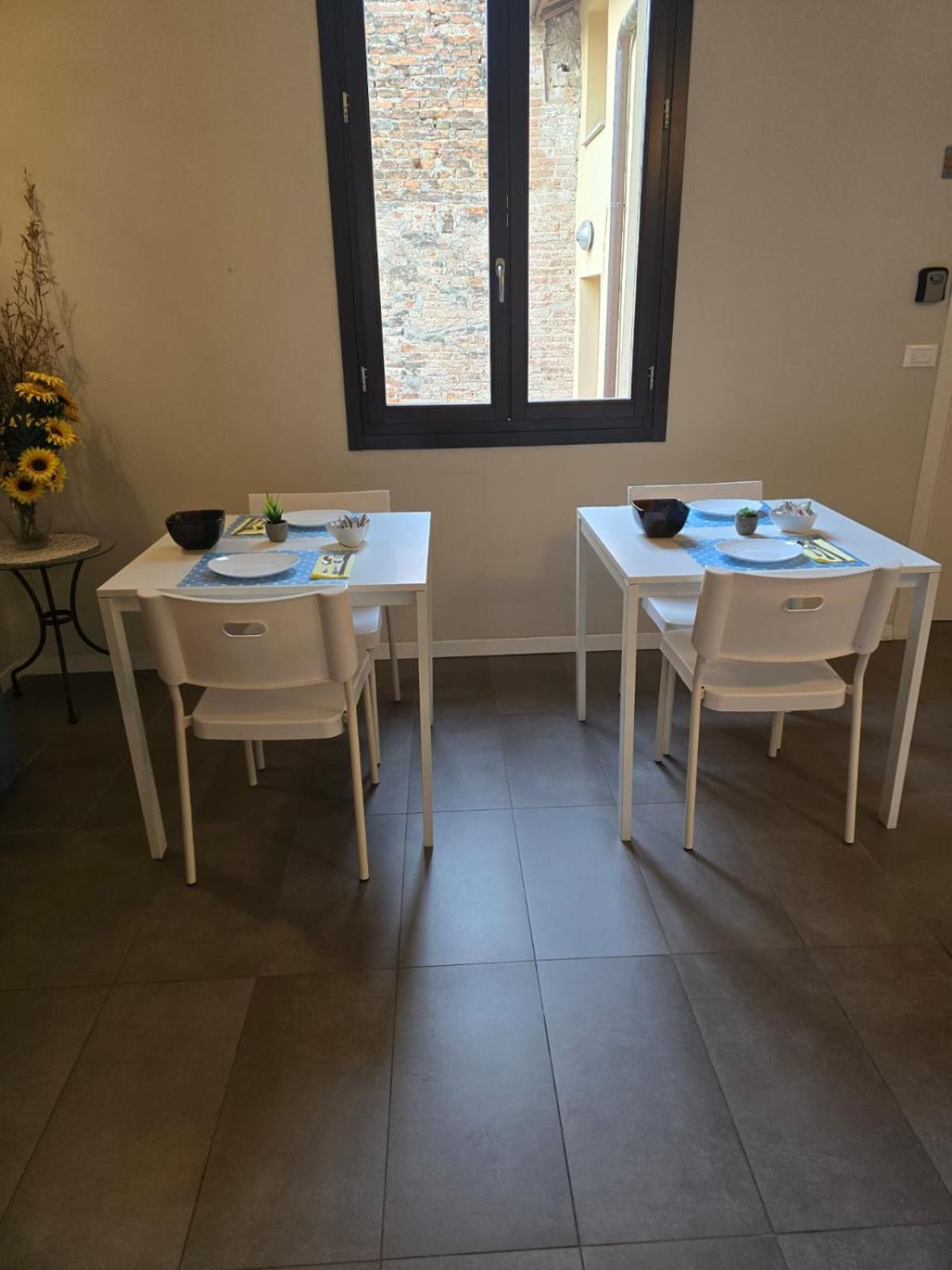 Honey Rooms Ferrara Bagian luar foto