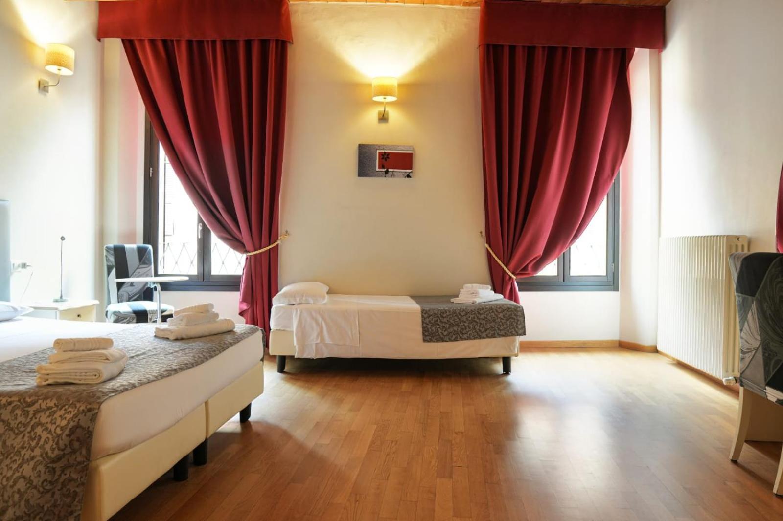 Honey Rooms Ferrara Bagian luar foto
