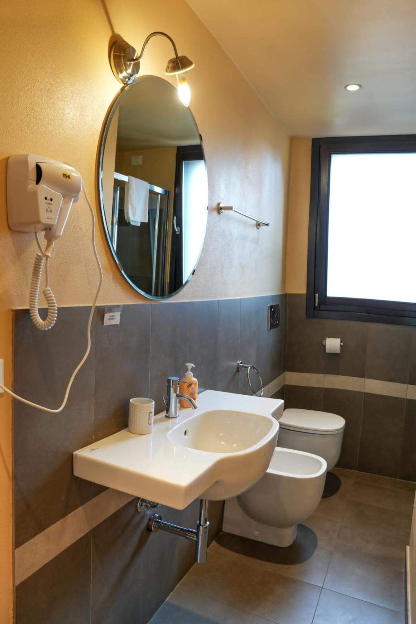 Honey Rooms Ferrara Bagian luar foto