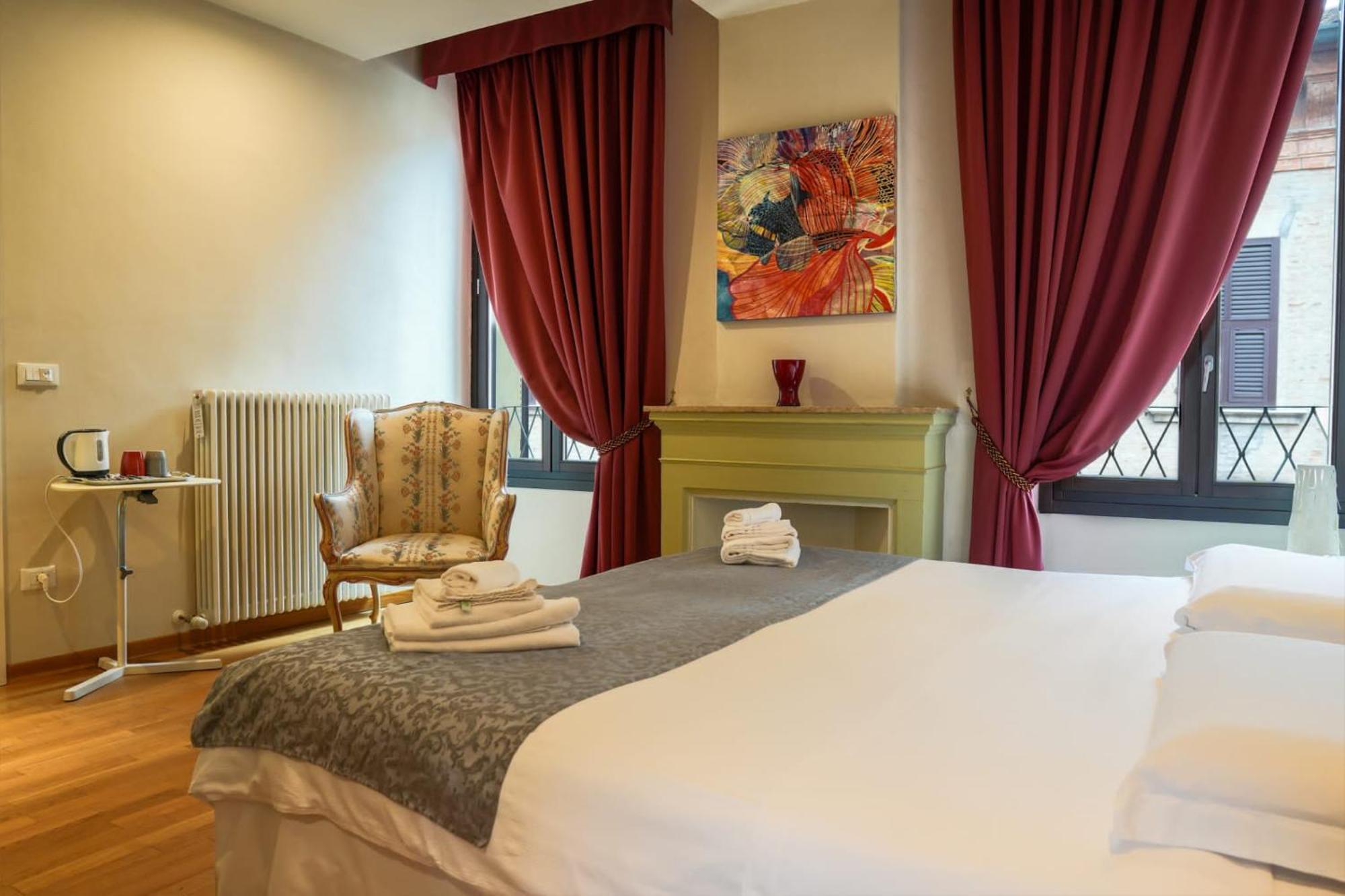 Honey Rooms Ferrara Bagian luar foto