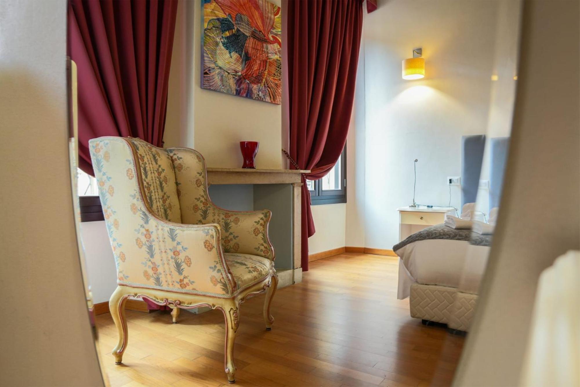 Honey Rooms Ferrara Bagian luar foto